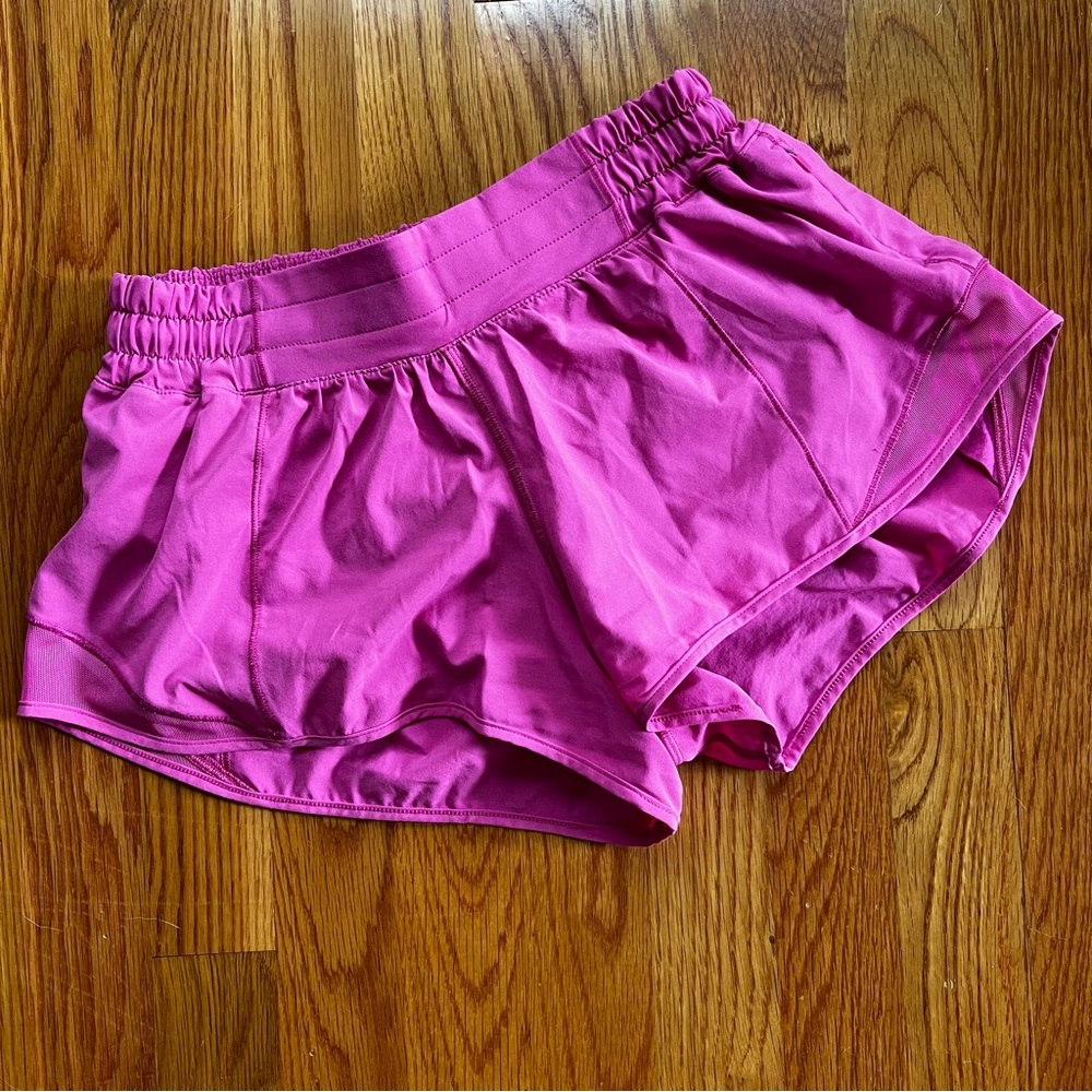 Lululemon Hotty Hot Low-Rise Short 2.5” Sonic Pink Size 6